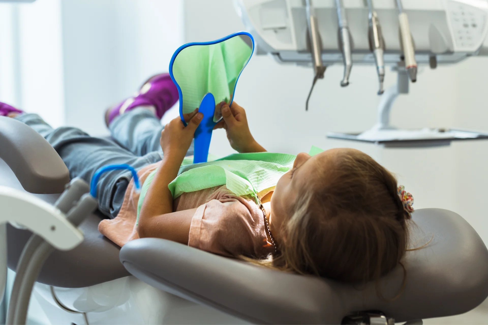 Sedación dental en niños con TEA: Un camino seguro hacia una atención sin estrés Sedación dental en niños con TEA: Un camino seguro hacia una atención sin estrés